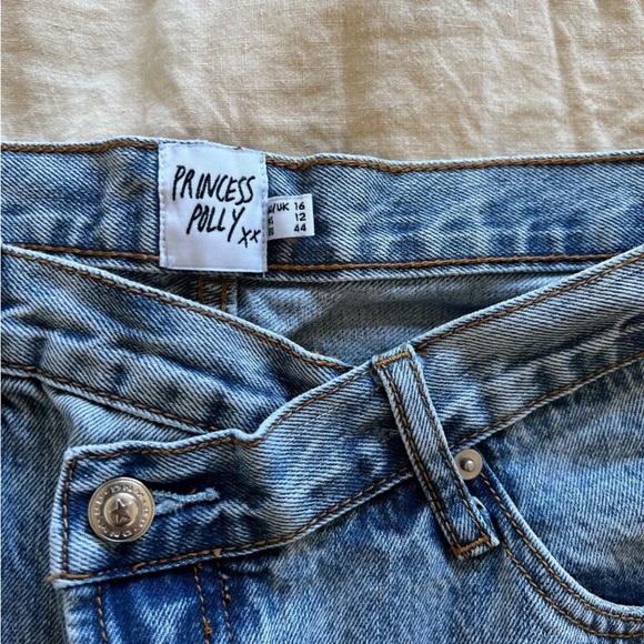 Princess Polly light wash crossover Jeans - Picture 2 of 3